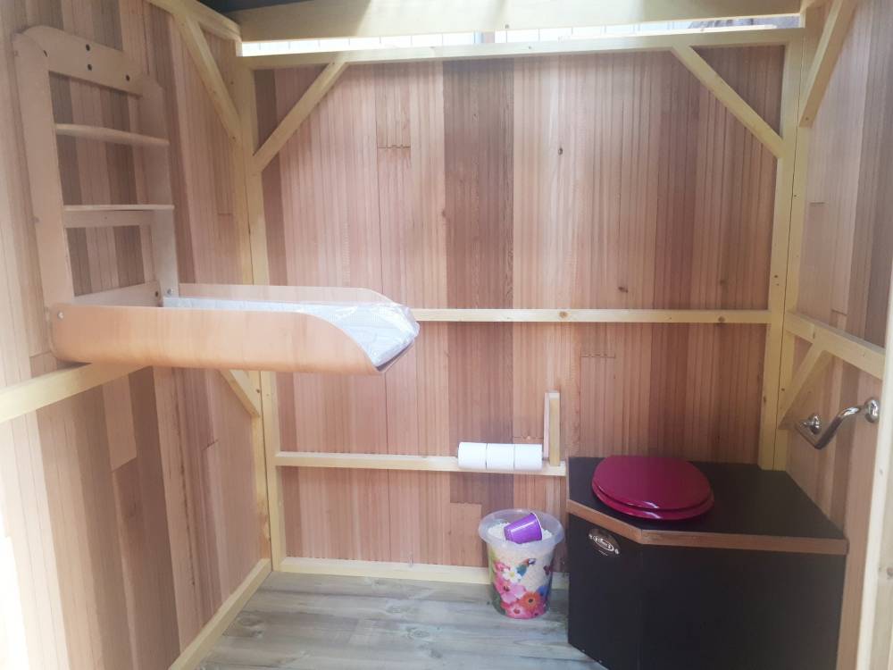 Nouveauté 2020  toilette sèche tout en 1  sanitaire + PMR + table à Langer