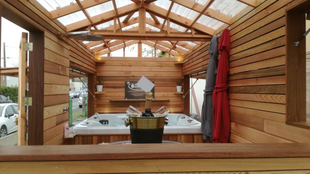 vente tiny house spa jacuzzi douche sur remorque