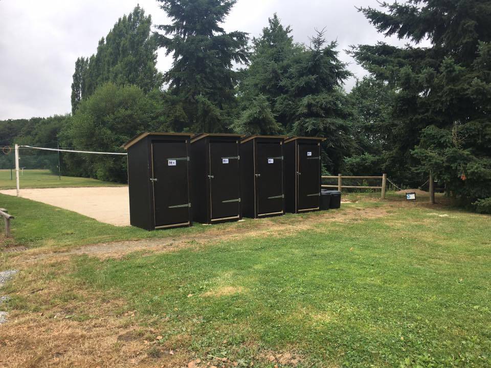 Toilettes simples et toilettes PMR