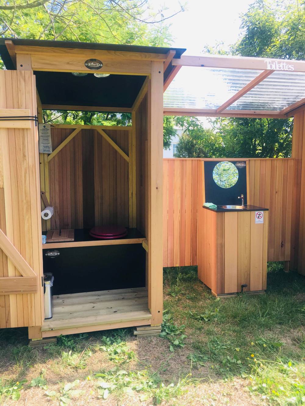 combine-mariage-toilettes-seches-lave-mains