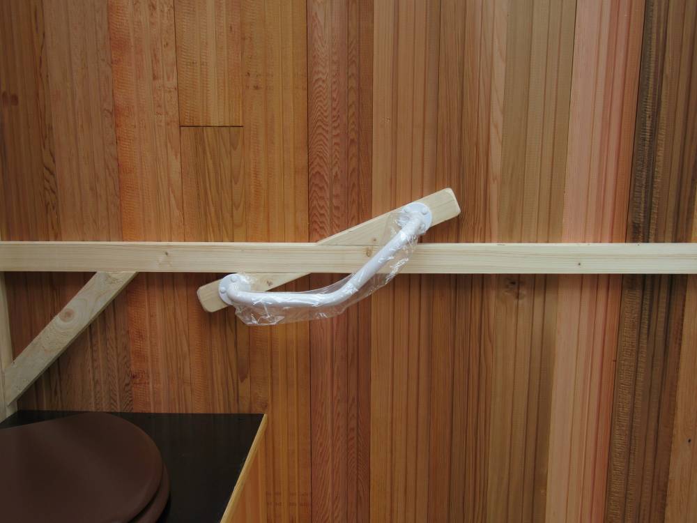 Toilette s_che pmr bois red cedar par Ossatur (5)