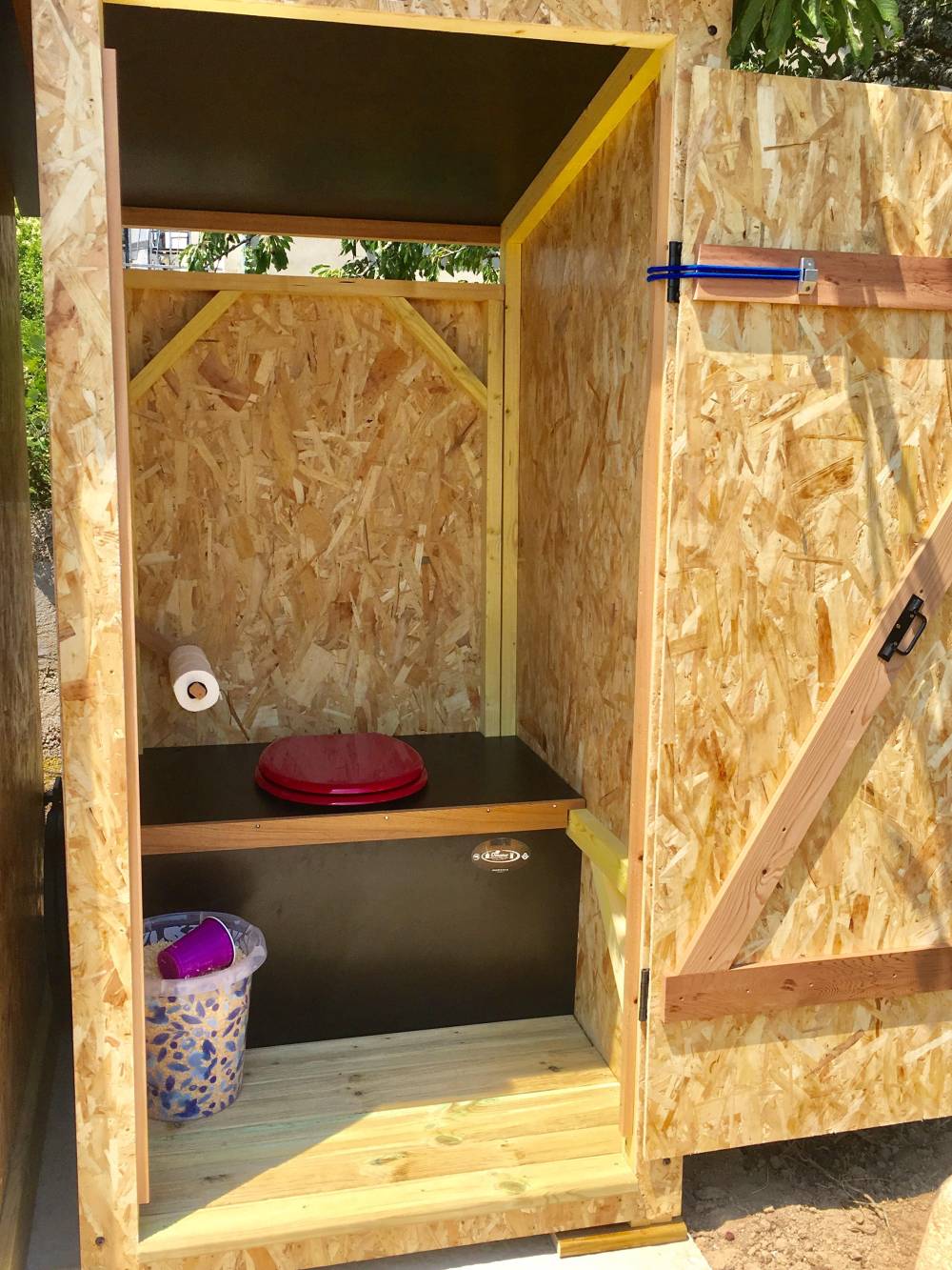 Toilette s_che standard en bois osb (1)